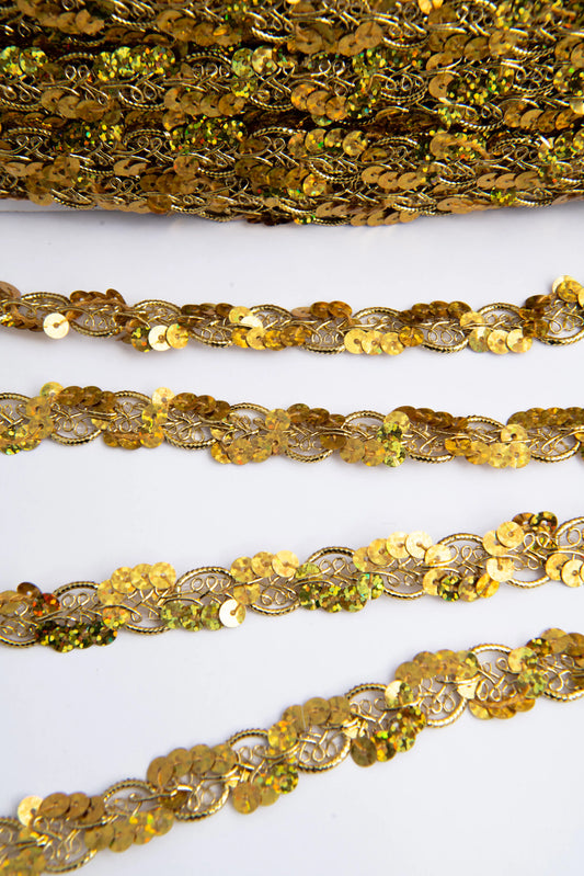 Galón Metálico Plateado Holográfico 1.5 cm Ancho – Rollo de 27 m