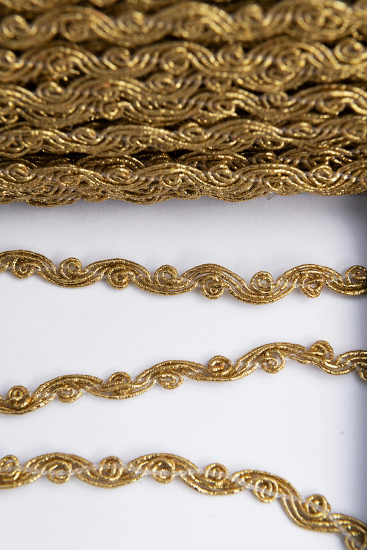 Galón Metalizado Dorado 8 mm Ancho – Rollo de 27 m