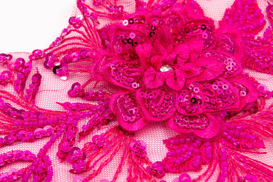 Aplicación Bordada 3D de Flor con Chaquira y Lentejuela – 32 × 17 cm | Pieza