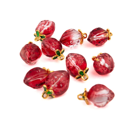 Dije Fresa de Cristal Rojo con Aro Dorado Paquete con 10 | Ideal para Bisutería, Collares y Pulseras DIY
