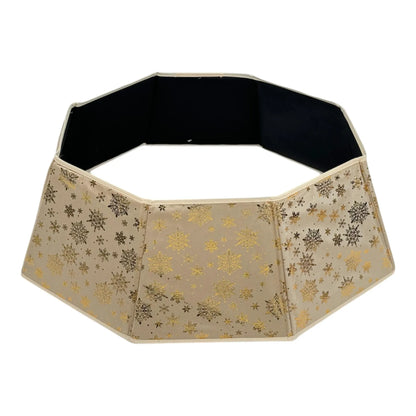 Base de árbol con copos dorados