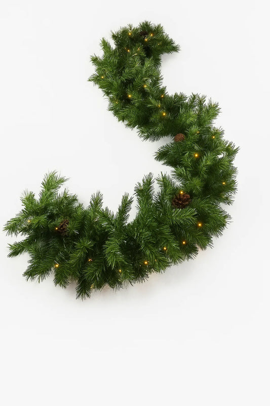 Guirnalda Verde con Piñas y Luz LED Cálida – 270 cm