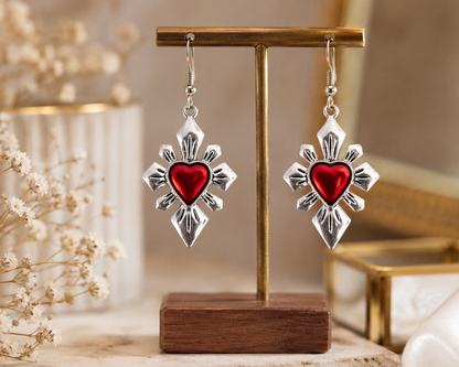 Dije Corazón Sagrado de Metal Plateado con Esmalte Rojo | Ideal para Joyería, Accesorios y Proyectos Creativos