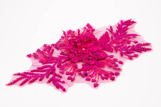 Aplicación Bordada 3D de Flor con Chaquira y Lentejuela – 32 × 17 cm | Pieza