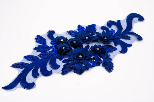 Aplicación Bordada 3D de Flor con Piedra y Lentejuela – 38 × 18 cm | Pieza