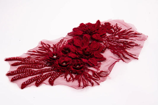 Aplicación Bordada 3D de Flor con Piedra, Chaquira y Lentejuela – 33 × 18 cm | Pieza