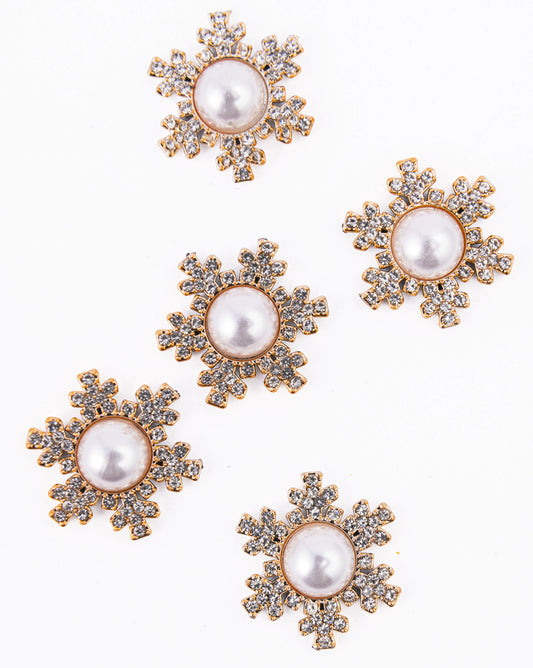 Herraje Decorativo Copo de Nieve Dorado con Perla Central y Cristales 5 Piezas – Aplicación Metálica Elegante para Prendas