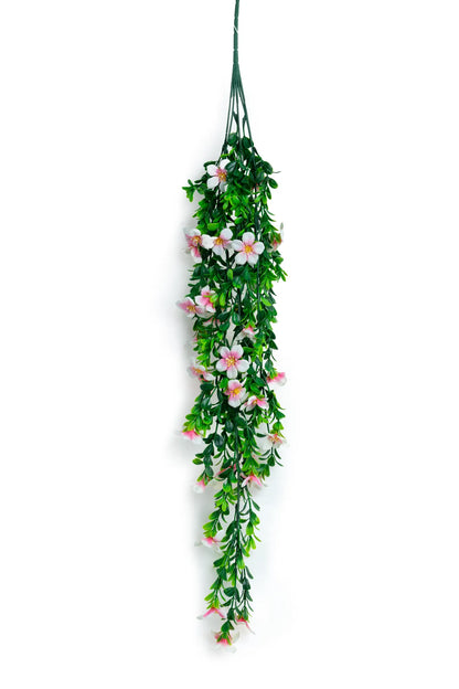 Guirnalda colgante artificial con follaje verde y flores color rosa claro, ideal para decorar bodas, eventos, arcos florales, techos y espacios interiores.