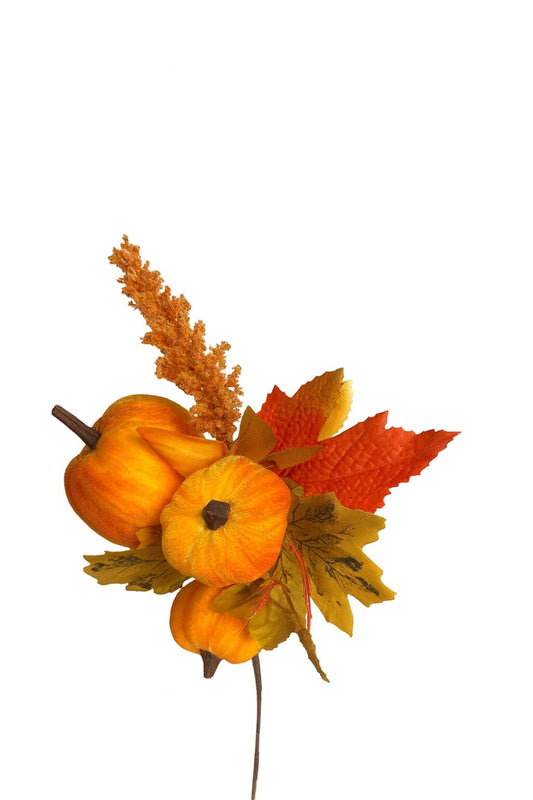 Pick otoñal artificial con calabazas naranjas, hojas de maple en tonos otoñales y espiga decorativa para arreglos florales y decoración de temporada.